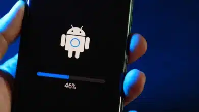 custom rom yükleme ekranında bir android telefon
