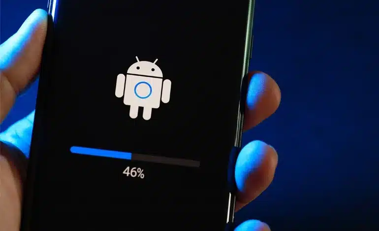 custom rom yükleme ekranında bir android telefon
